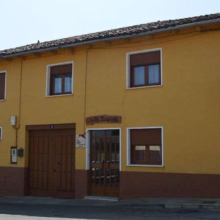 Casa Rural Los Llaganos Villaturiel Exteriör bild